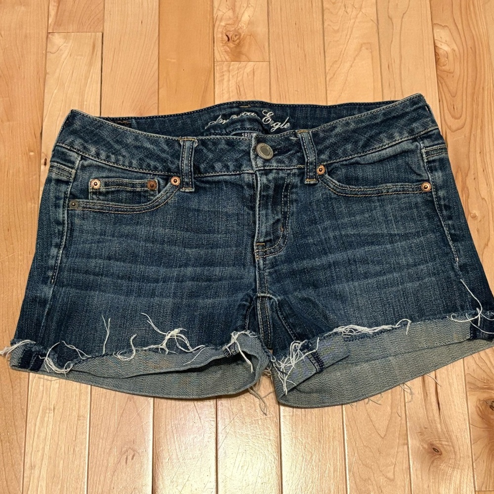 American Eagle Blue Denim Jean Shorts Frayed Hem Women’s Size 4